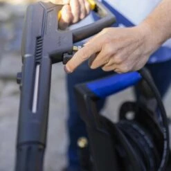 Nettoyeur Haute Pression 170 Bar 2200W 450 L/h Poignée + Lance + Enrouleur Câble 5m GOODYEAR 11 Nettoyeur Haute Pression 170 Bar 2200W 450 L/h Poignée + Lance + Enrouleur Câble 5m GOODYEAR -Nettoyeur Haute Pression Soldes 67151382 5